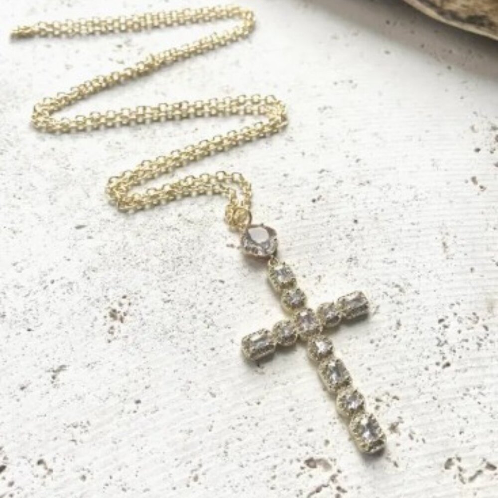 NEW Beautiful Cross Necklace - Picture 2 of 2